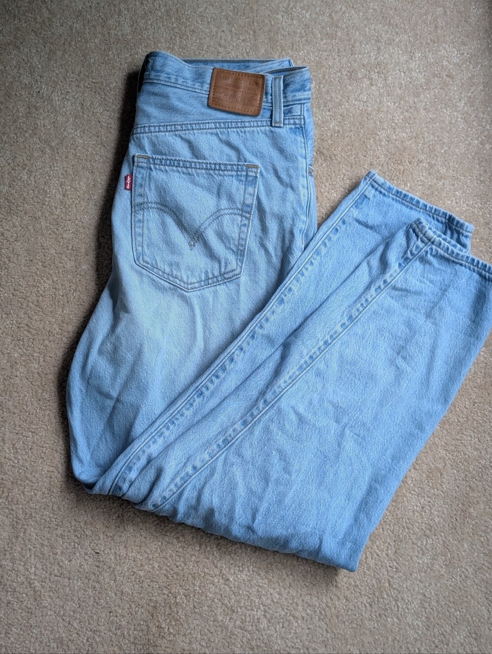 Levi's High Loose Taper Jeans - Light Wash - Size 30